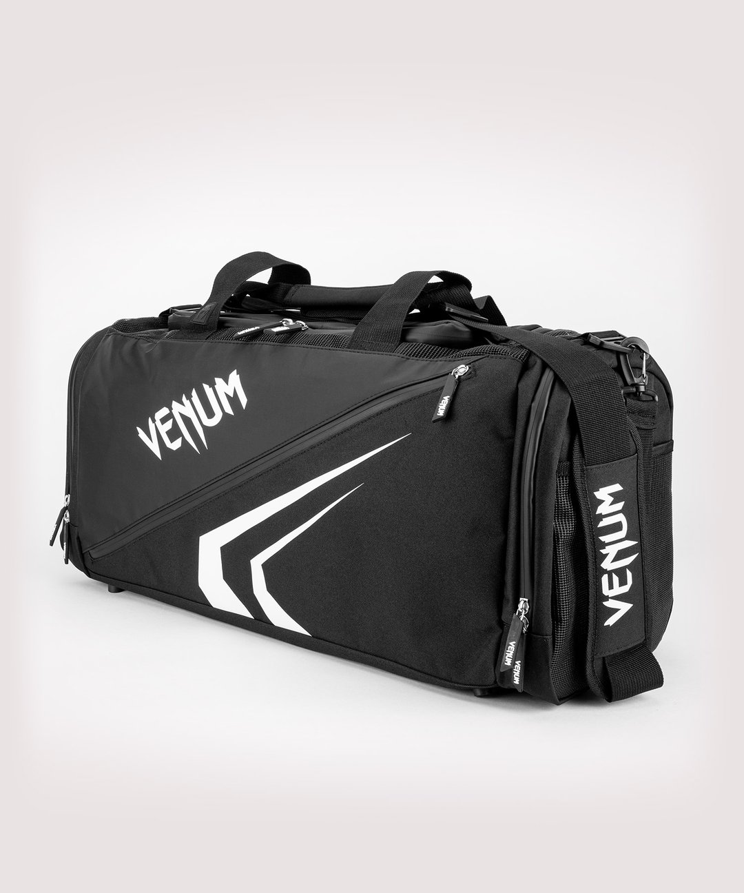 VENUM TRAINER LITE EVO SPORTS BAG BLK/WHITE VENUM TRAINER LITE EVO SPORTS BAG BLK/WHITE